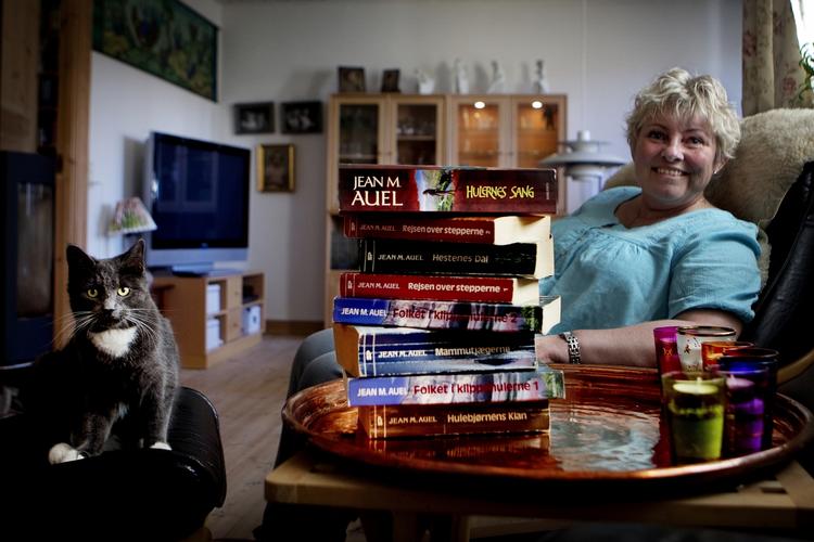 superfan. Marianne Andreasen har fulgt trofast med i serien om 'Jorden Børn' siden begyndelsen. Med mellemrum læser hun lige hele serien en gang til. 