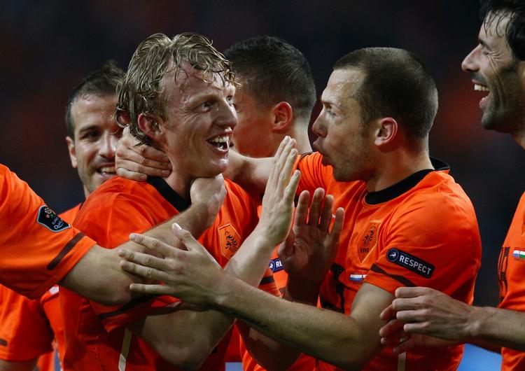 matchvinder. Med to mål på fire minutter sikrede Dirk Kuyt Holland sejren over Ungarn. 