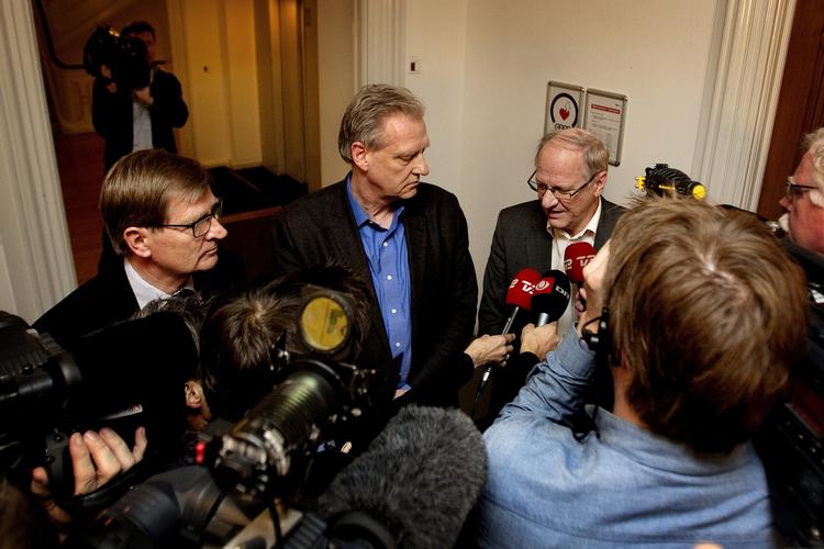 Møde. Formand Mogens Grønborg og medarbejderrepræsentanter Andreas Hasle  og Ulrik Salmonsen efter det ekstraordinært bestyrelsesmøde i DSB. 