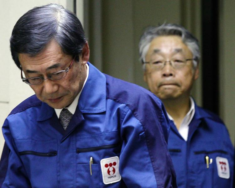 Krise. Masataka Shimizu (forrest) har kun vist sig en enkelt gang siden jordskælvet den 11. marts. 