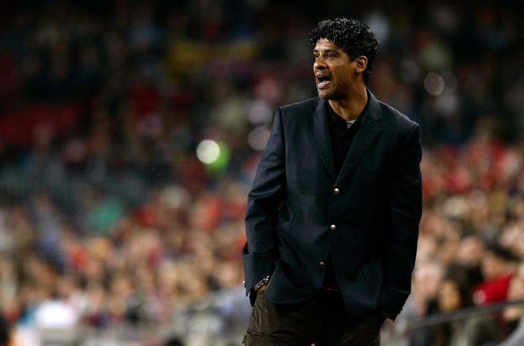 Ledig. Frank Rijkaards agent har afleverer i dagens udgave af B.T. noget der kan ligne en uopfordret ansøgning. 