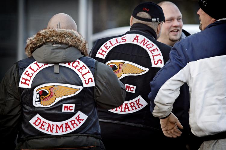 Støtter. Retten i Glostrup var fyldt med HA'ere, der støtter deres tiltalte kammerater i den store sag, som begyndte i mandags. 