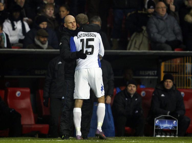 bliv. Når Sverige skal på træningstur til Sydafrika, vil Ståle Solbakken holde Mikael Antonsson og hans landsmænd i FCK tilbage. 