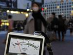 Mange henvender sig for at købe en geigertæller, men netbutikken E-safewear må dog skuffe de fleste kunder, for geigertællerne var udsolgt 24 timer efter atomkatastrofen, og det er svært at skaffe flere. 