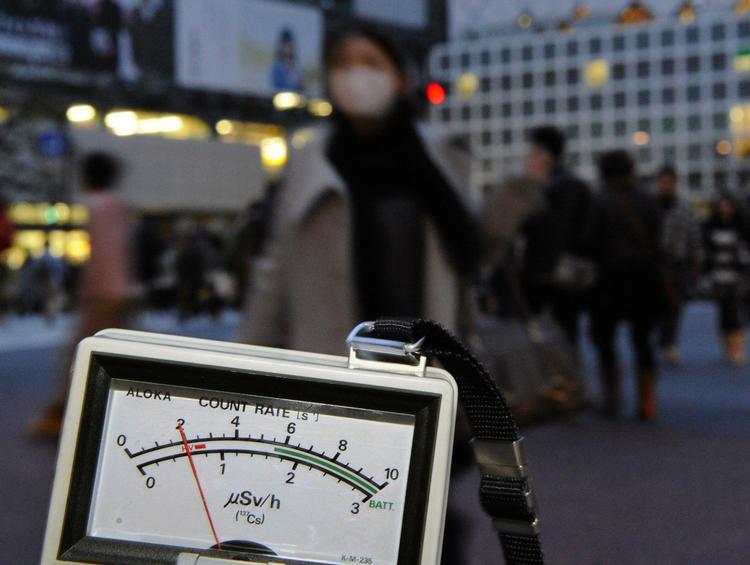 Mange henvender sig for at købe en geigertæller, men netbutikken E-safewear må dog skuffe de fleste kunder, for geigertællerne var udsolgt 24 timer efter atomkatastrofen, og det er svært at skaffe flere. 