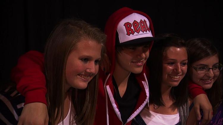 Bebiebers. Næsten ni millioner følger nu Justin Bieber på Twitter. Og ved koncerter formår han at synge sig i hjertet på hver enkelt fan. Fredag spiller han i Hernng. 