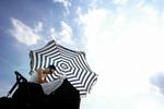 Advarsel. Der er ekstra stærk stråling fra solen i år, fordi ozonlaget er tyndere end det plejer at være. 