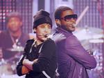 Back-up Usher er en af de mange mennesker omkring Justin Bieber. Foto fra filmen. 