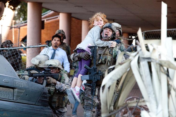 Smagløs. 'Battle: Los Angeles' er et skrækeksempel på, hvor galt det kan gå. Den supper rundt i oversentimentale og smagløse floskler. 