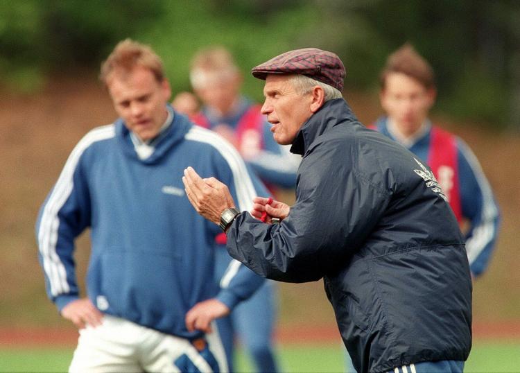 forgængeren. Da Richard Møller Nielsen (th.) fra 1996 til 1999 var finsk landstræner, var Mikka-Matti Paatelainen (tv.) en af spillerne. 