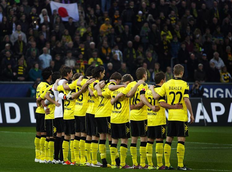Tophold. Borussia Dortmund fører den tyske Bundesliga suverænt. En mand menes nu at have haft terrorplaner på holdets hjemmebane. 