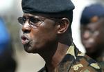 Deserteret. Philippe Mangou blev i efteråret ny øverstkommanderende for Elfebenskystens styrker. I tirsdags udsendte han ifølge BBC en meddelelse på tv, hvor han opfordrede den uretmæssige præsident Laurent Gbagbos støtter til at lade sig indrullere i hæren, hvis de »var villige til at dø for deres land«. I går valgte han selv at træde tilbage og søge tilflugt på den sydafrikanske ambassade. 