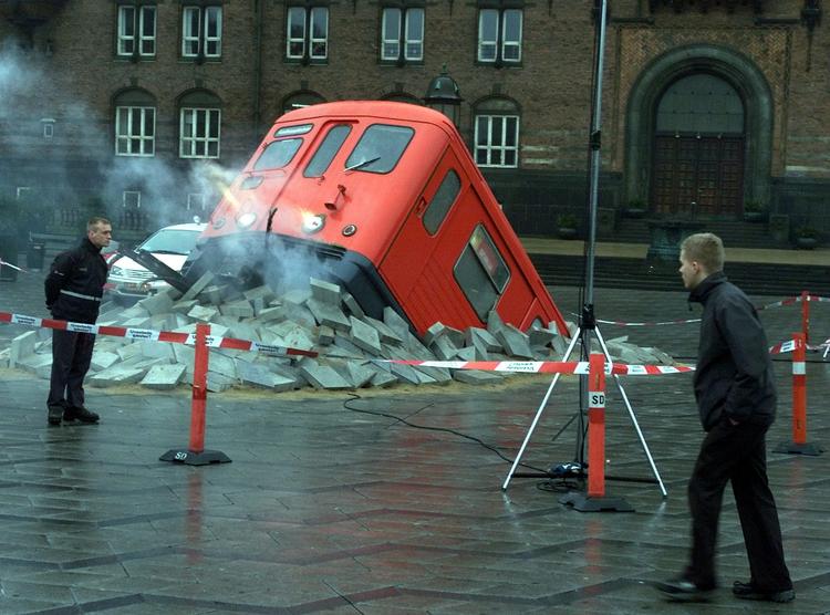 Narret. Ekstra Bladets aprilsnar på Rådhuspaldsen for nye år siden. 