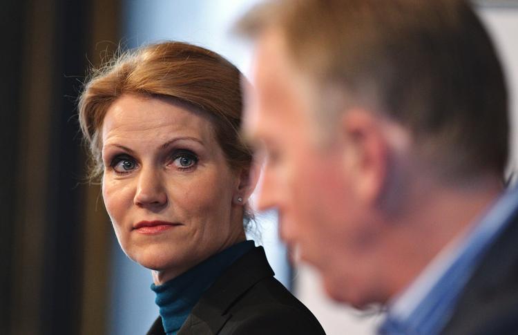 Tyhe opposition alliance is still firmly in the lead in the latesdt Megafon poll. Here the Social Democratic Leader Helle Thorning-Schmidt and Socialist People's Party Leader Villy Søvndal who will contest the next election on a common platform. Archive. 