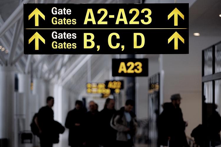 Pengetransaktion. Københavns Lufthavne er kommet i fokus, efter at det er kommet frem, at den australske ejere sender milliarder i skattely. 