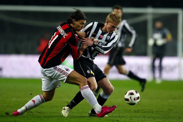 supperrunde. Zlatan Ibrahimovic (tv) kommer ikke på banen for Milan i denne weekend. Det kan den unge dansker Frederik Sørensen (th) til gengæld komme for Juventus. 
