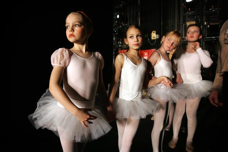 populært. mange flere børn søger i år om optagelse på det Kongelige teaters Balletskole. Her er det elever fra Anita Søbys Balletskole for et par år siden. 