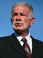 Provokatør. Terry Jones truede sidste år med at brænde en koran af i protest mod 9/11-angrebet på USA i 2001. For et par uger siden var han så med til at sætte ild den muslimernes hellige bog. 