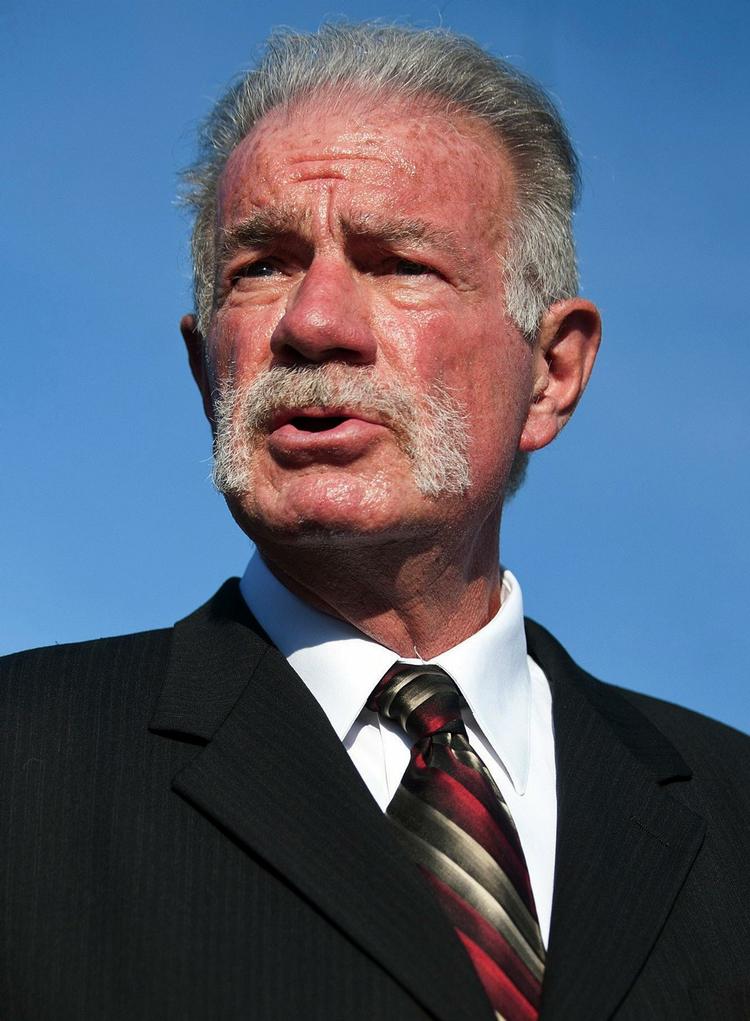 Provokatør. Terry Jones truede sidste år med at brænde en koran af i protest mod 9/11-angrebet på USA i 2001. For et par uger siden var han så med til at sætte ild den muslimernes hellige bog. 