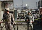 Angreb. Natos base Camp Phoenix i Kabul blev i morges angrebet af burkaklædte Taleban-tilhængere. 