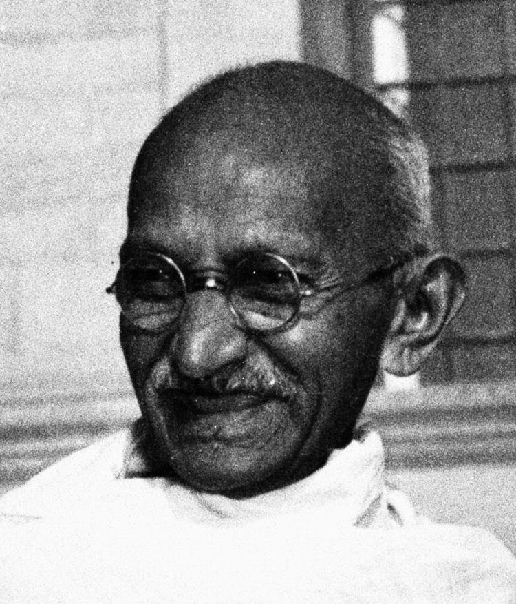 Censur. Forfatter Joseph Leyvelds bog om Ghandi er blevet forbudt i Indien, fordi bogen delvist insinuerer, at Ghandi var biseksuel. 