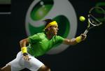 nemt. Rafael Nadal strækker sig efter en bold fra Roger Federer. Men spanieren fik ikke voldsomt meget sved på panden i en kort kamp. 