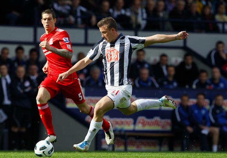 skadet. Daniel Agger holdt ikke en halvleg mod Newcastle. Danskeren måtte humpe ud med en knæskade. 
