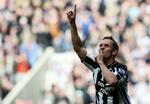 målfarlig. Peter Løvenkrands stod på rette sted og kunne prikke en bold i mål for Newcastle i sejren mod Wolves. 