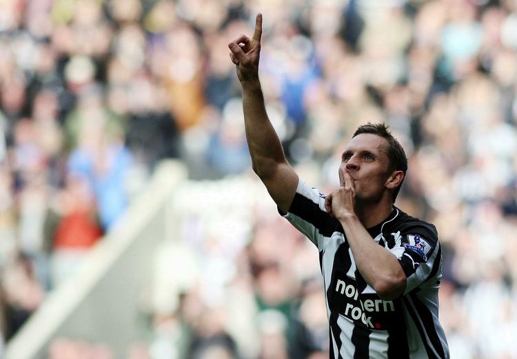 målfarlig. Peter Løvenkrands stod på rette sted og kunne prikke en bold i mål for Newcastle i sejren mod Wolves. 