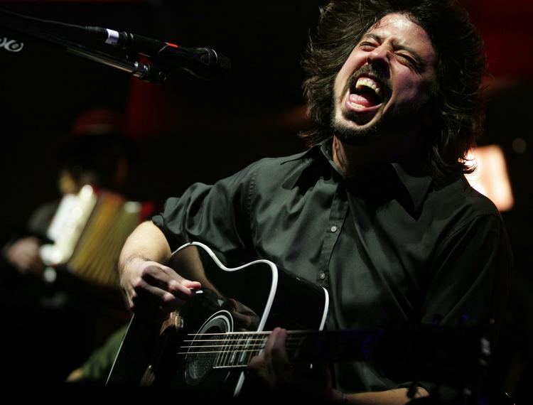 Rock. Forsanger David Grohl ved en koncert i Los Angeles. 