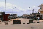Øde. Ikke mange mennesker tør vove sig ud på gaderne i Elfenbenskystens hovedby, Abidjan, hvor der udkæmpes hårde kampe. 