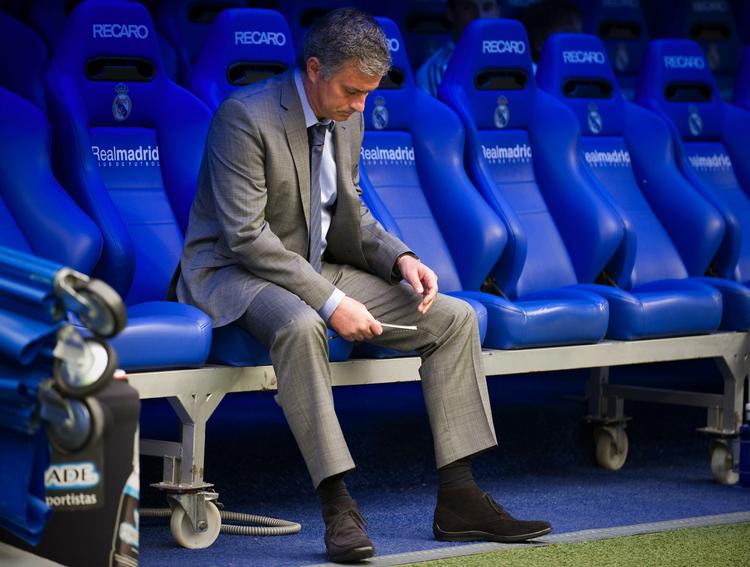 slut. Efter ni år som ubesejret på hjemmebane i ligakampe tabte Jose Mourinho i går med Real Madrid. 