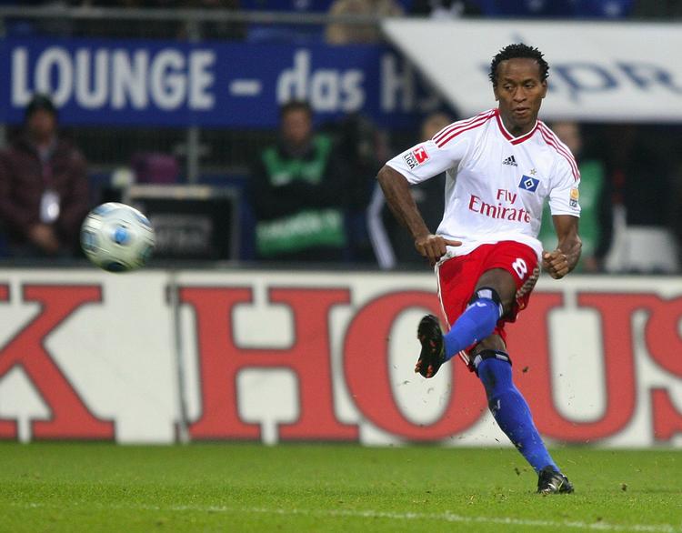 331. I løbet af tolv sæsoner er Ze Roberto nu oppe på 331 kampe i Bundesligaen, hvor han har repræsenteret Bayer Leverkusen, Bayern München og Hamburger SV. 