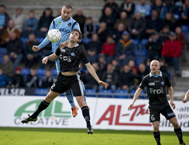synderen. Et hovedstød fra få meter fra Mikkel Beckmann (i blåt) endte i favnen på Nathan Coe. 