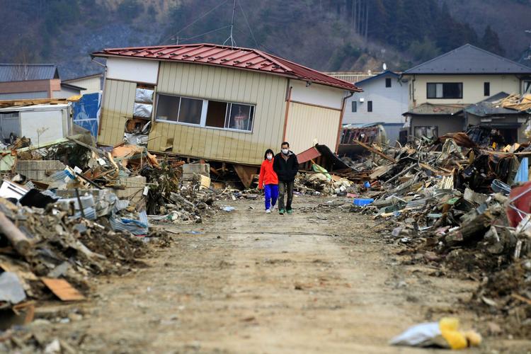 Katastrofen. Japan har været historisk hårdt ramt efter jordskælvet. Nu skal stumperne samles. 
