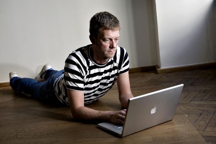 Arbejdsplads. Flere danskere skal arbejde hjemmefra, foreslår politikerne. 