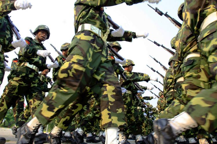 Parade. Militæret marcherer på Myanmars nationaldag 27. marts. 