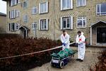 DRAB. Offeret føres væk fra gerningsstedet. 