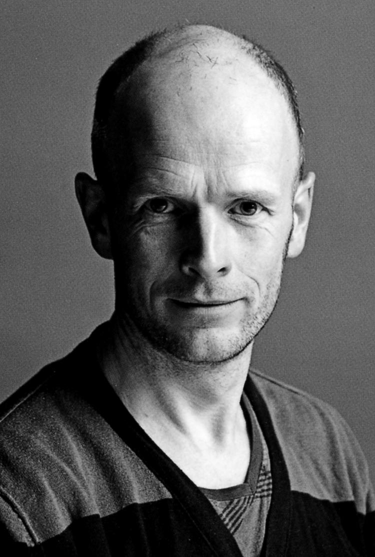 Misbrug. Frederik Roed blev angiveligt udsat for seksuelle overgreb i sin tid som messedreng i den katolske kirke. 