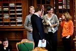 Kolleger. Flere af Folketingets partiers ledere mener, at det var ganske forfriskende, at Lars Løkke Rasmussen sagde, at han ville afskaffe efterlønnen. Herunder Pia Kjærsgaard (DF), der selv er modstander af forslaget. 