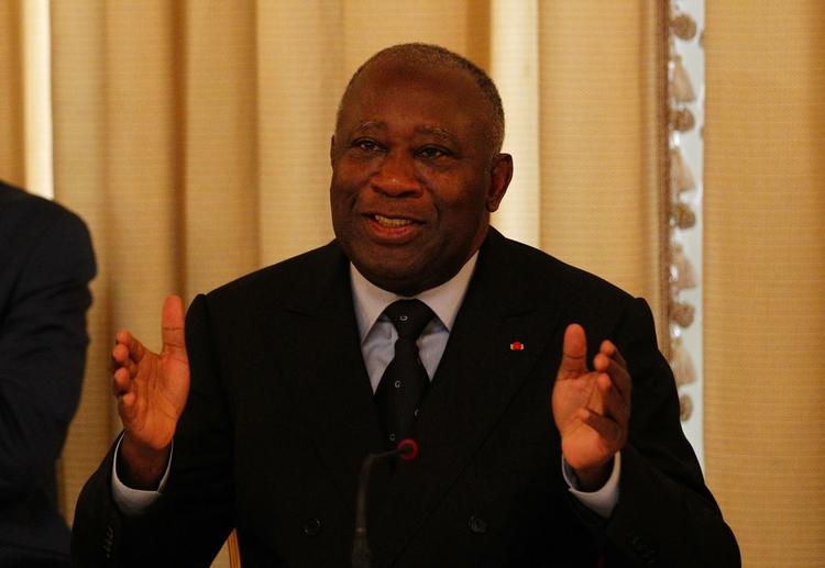 Overgivelse. Præsident Laurent Gbagbo vil snart opgive magten. 