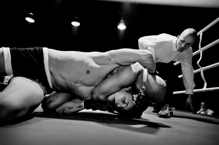 Det første Mixed Martial Arts-stævne fandt sted i Hvidovre i begyndelsen af 2002. Dengang gik sporten stadig under navnet Ultimate Fighting. 