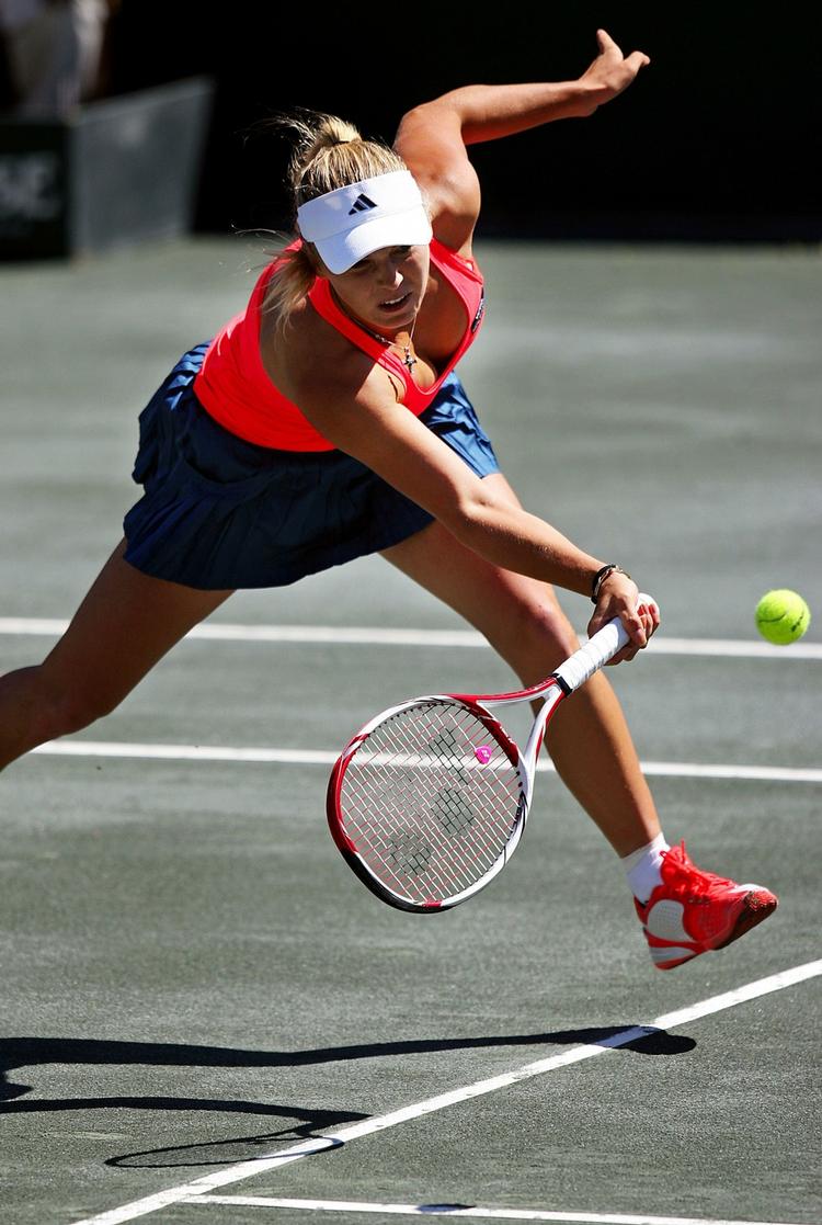 Videre. Caroline Wozniacki får formentlig mere modstand i næste runde af WTA-turneringen i Charleston. 