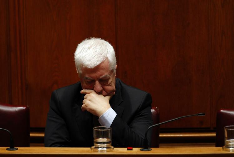Redningsplan. Finansminister Fernando Teixeira dos Santos bliver nødt til at bede sine europæiske kolleger om hjælp. 