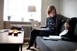 Dyrekøbte erfaringer. Kerstin Alida Riber er 24 år og ved at gøre en  opgave færdig på 7. semester på RUC. Hun har valgt at kombinere statskundskab og kommunikation. Det koster hende 9.000 kr. og et halvt års  studier uden uddannelsesstøtte. 