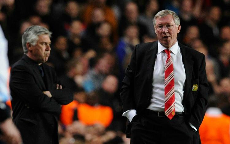 nedlagt. Manchester Uniteds manager Alex Ferguson (th) kunne ikke se det straffespark, som Chelsea-manager Carlo Ancelotti (tv) mente, dommeren manglede mod til at dømme. 