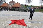 Statsministeren afdækker grundsten til monument for Danmarks Internationale Indsats