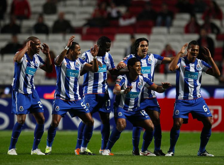dominans. FC Portos spillere fejrer sejren mod Benfica i weekenden, som sikrede klubben mesterskabet i Portugal. 