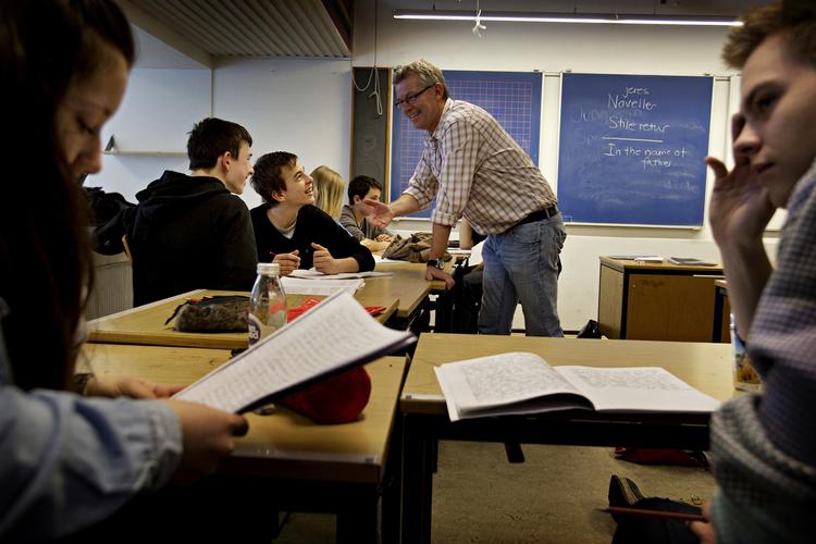 Læsesvage. Det har dobbelt så stor effekt at halvere andelen af dårlige læsere som at fordoble andelen af dygtige læsere, viser en nærmere analyse af Pisa-data. Og Danmark har al mulig grund til at hjælpe de dårlige læsere på vej. 