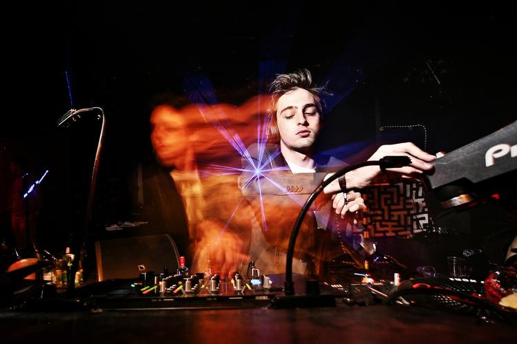 DJ. Lørdag opleve mere end ti audiovisuelle koncerter med blandt andet Mike Sheridan på CLICK Festival. 